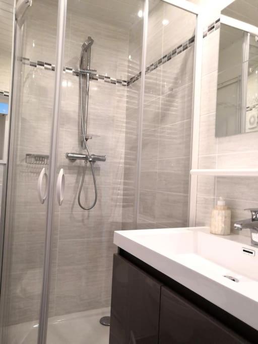 Beautifully Bright Apartment In Old Town サントロペ エクステリア 写真