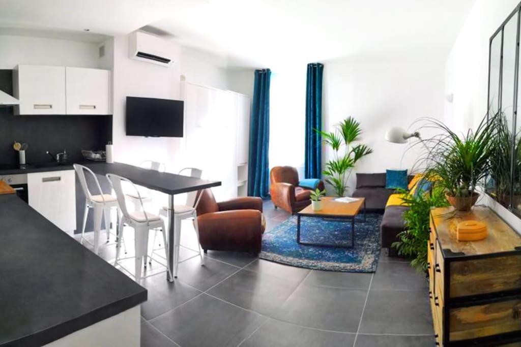 Beautifully Bright Apartment In Old Town サントロペ エクステリア 写真