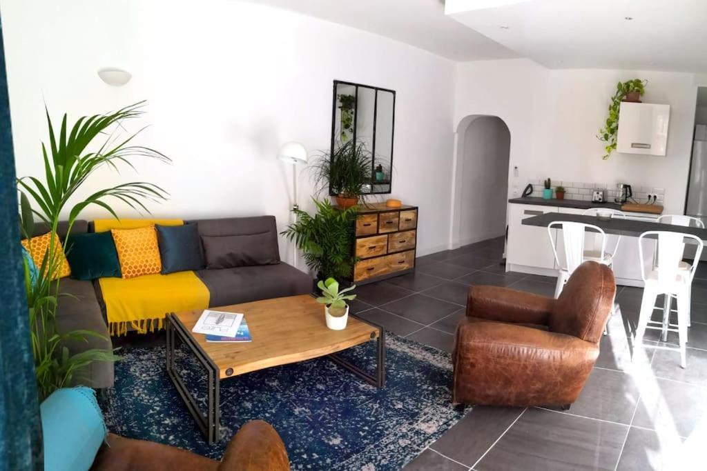 Beautifully Bright Apartment In Old Town サントロペ エクステリア 写真
