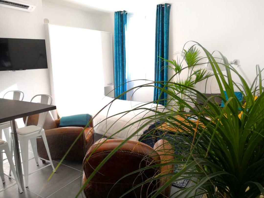 Beautifully Bright Apartment In Old Town サントロペ エクステリア 写真