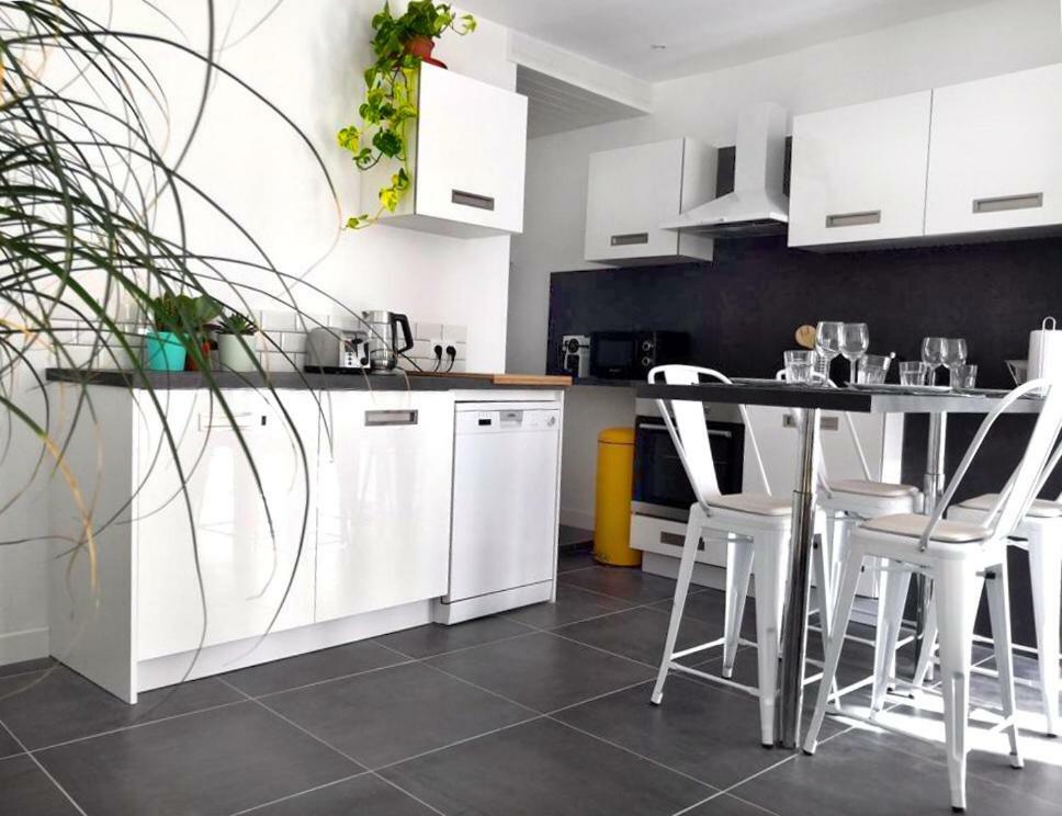 Beautifully Bright Apartment In Old Town サントロペ エクステリア 写真